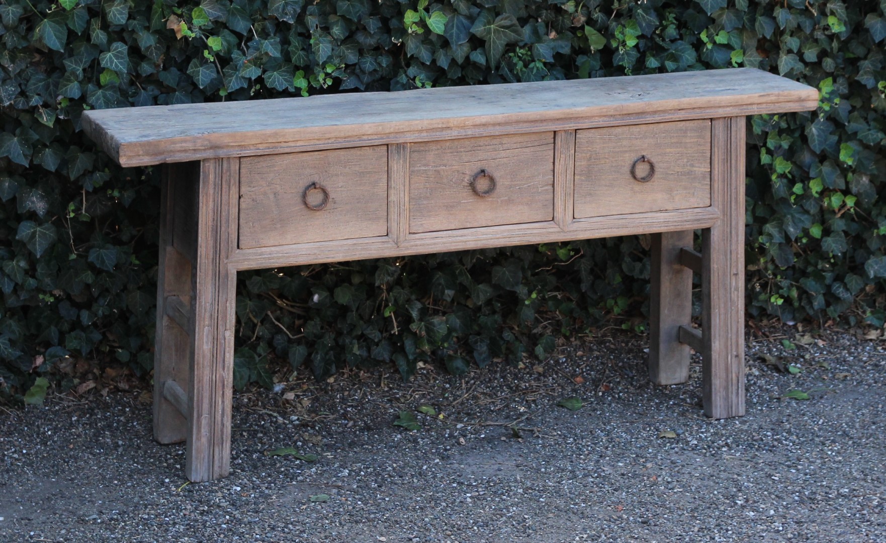 antiker-orientalischer-wandtisch